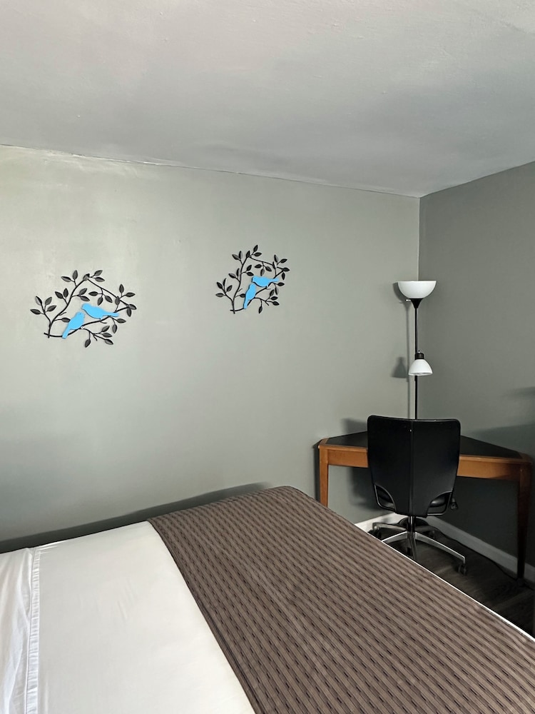 Emporia Vacations - Travel Inn  Suites - Property Image 18