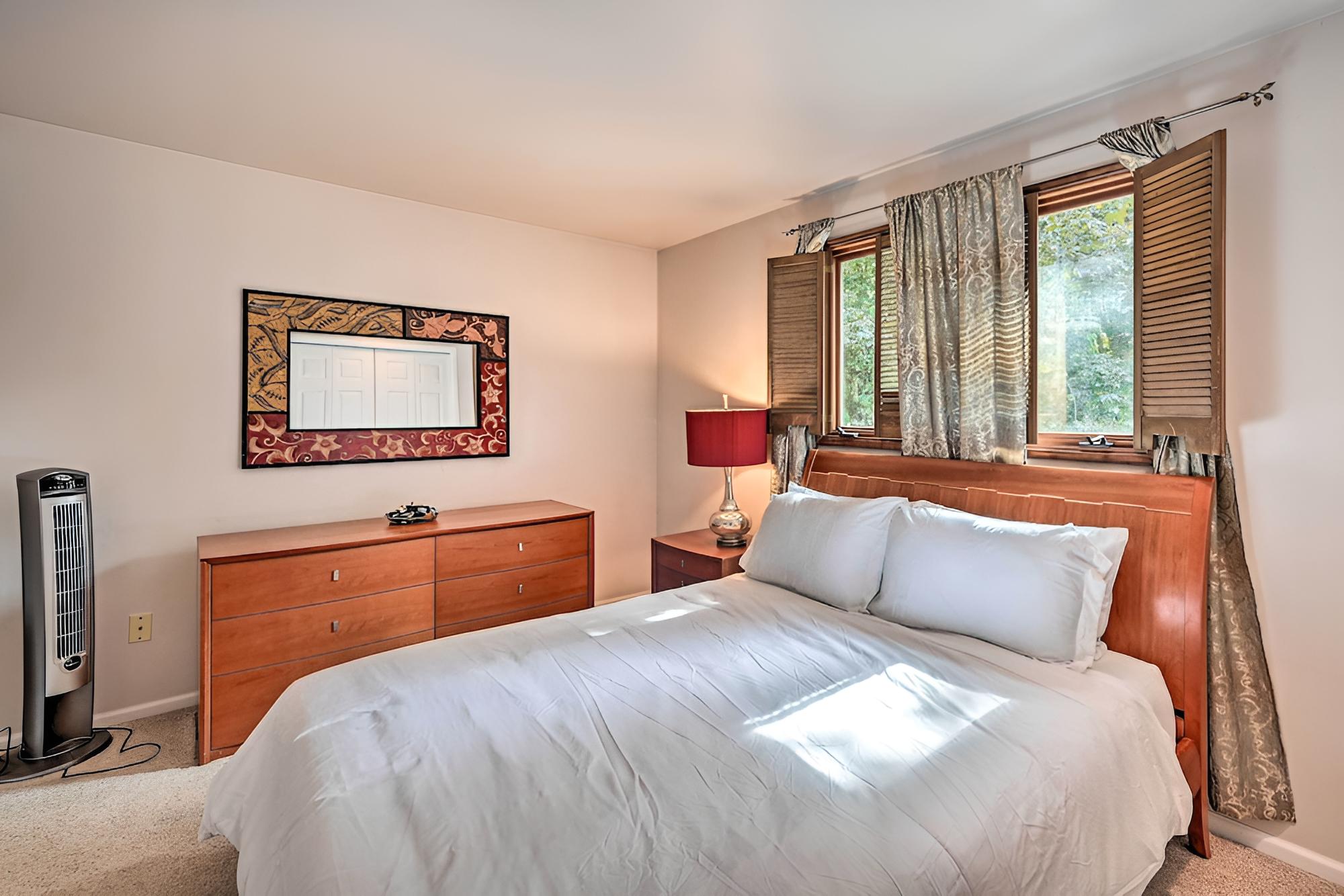 Family-friendly Redmond Home w/ Spacious Deck view 3