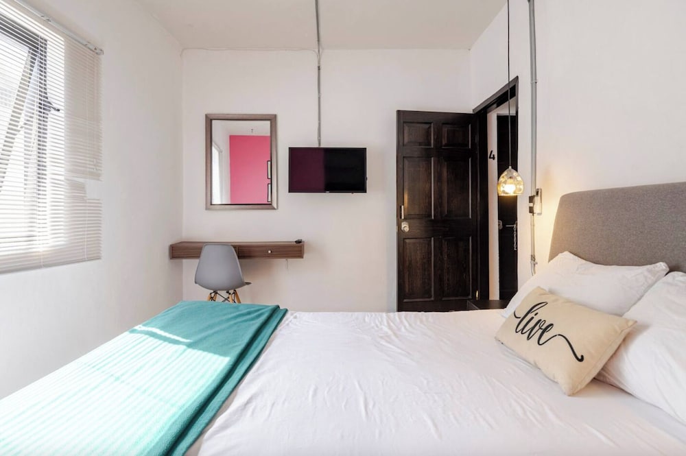 Adhoc Boutique Barrio Antiguo