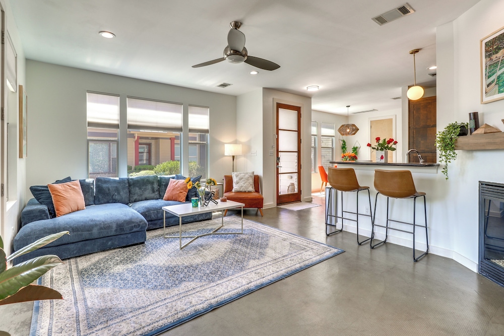 3 Mi to Dtwn: Centrally Located Austin Townhome