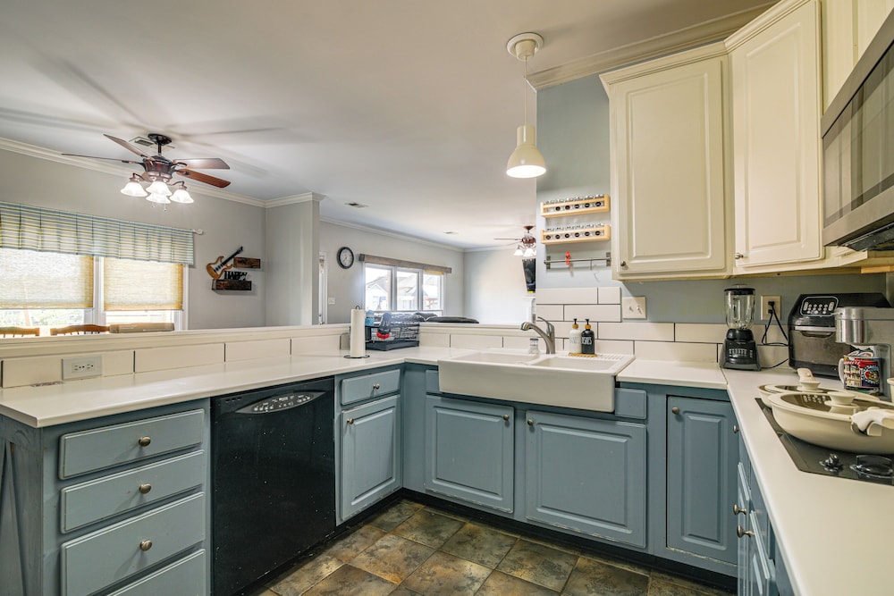 Residential Cul-de-sac: Suburban Memphis Hideaway!