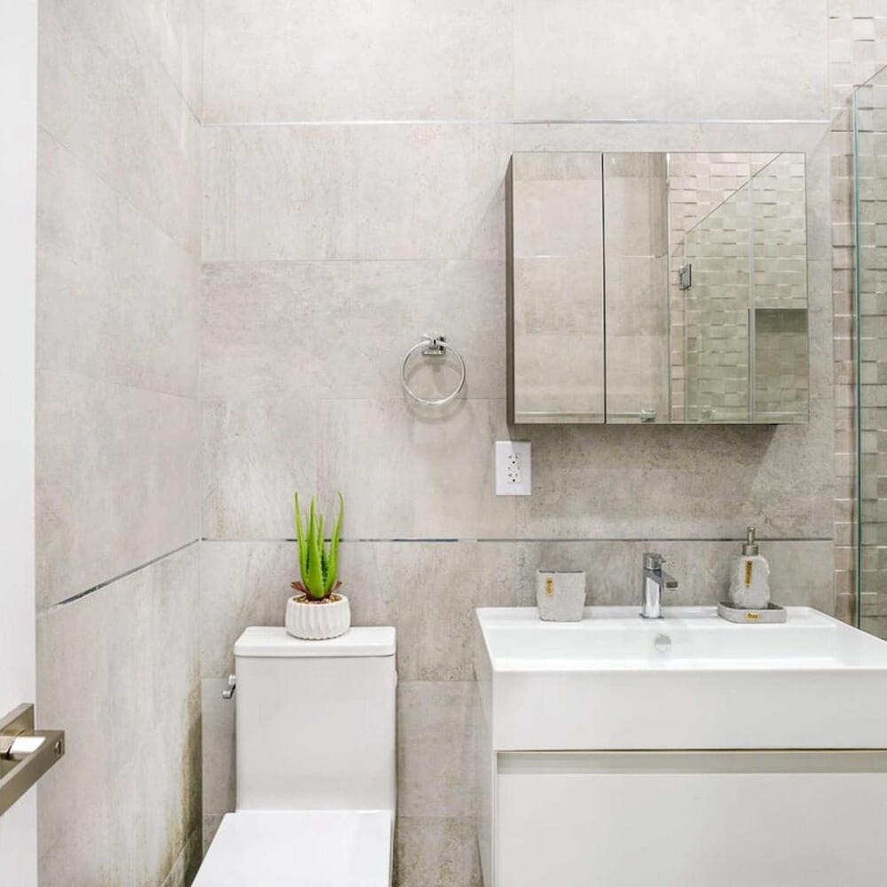 317-1b Modern 1Br UES W D