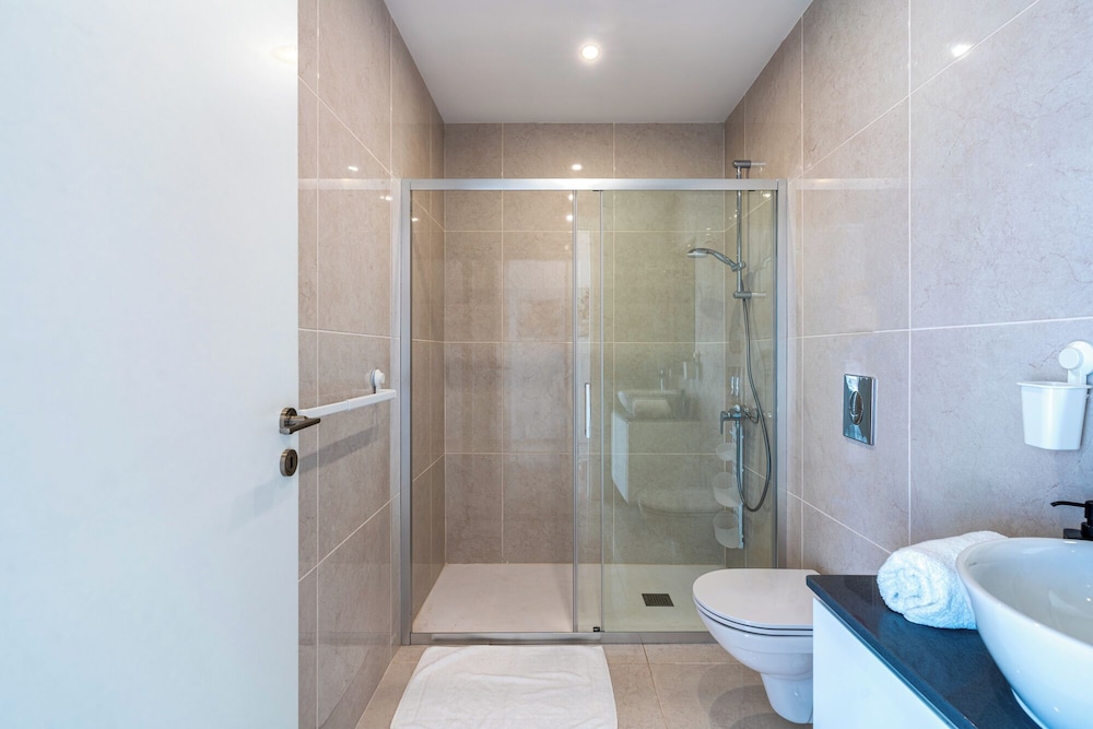 Harmonia 2-BR Apt W Pool in Livadia