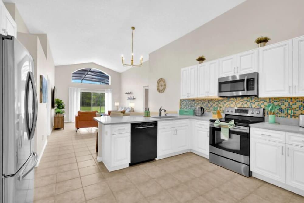 South Facing Pool & Spa - Emerald Island Gated Resort - Image 5