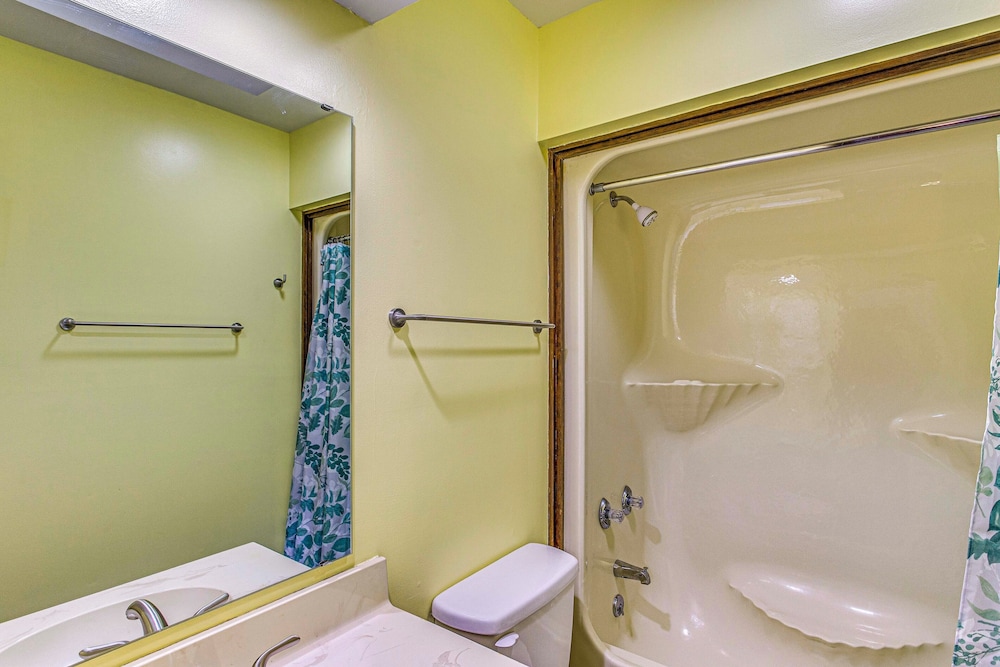 Walk to Ocean: Condo w/ 3 Pools in Myrtle Beach
