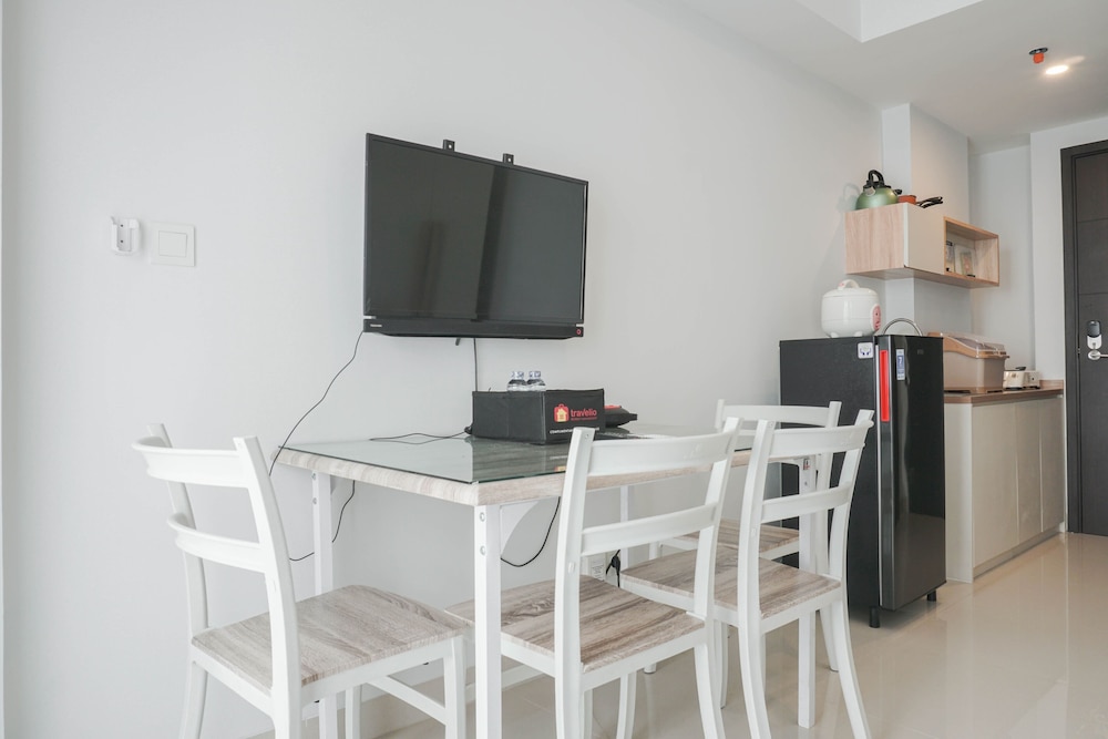 Fully Furnished With Comfortable Design Studio Citra Living Apartment view 3