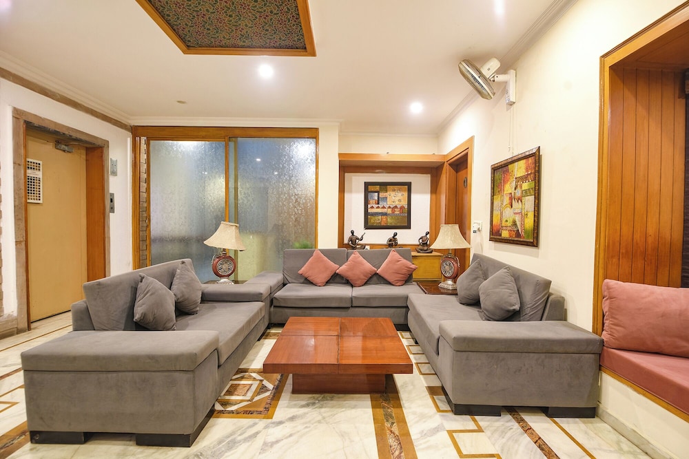 Fabhotel Siris 18