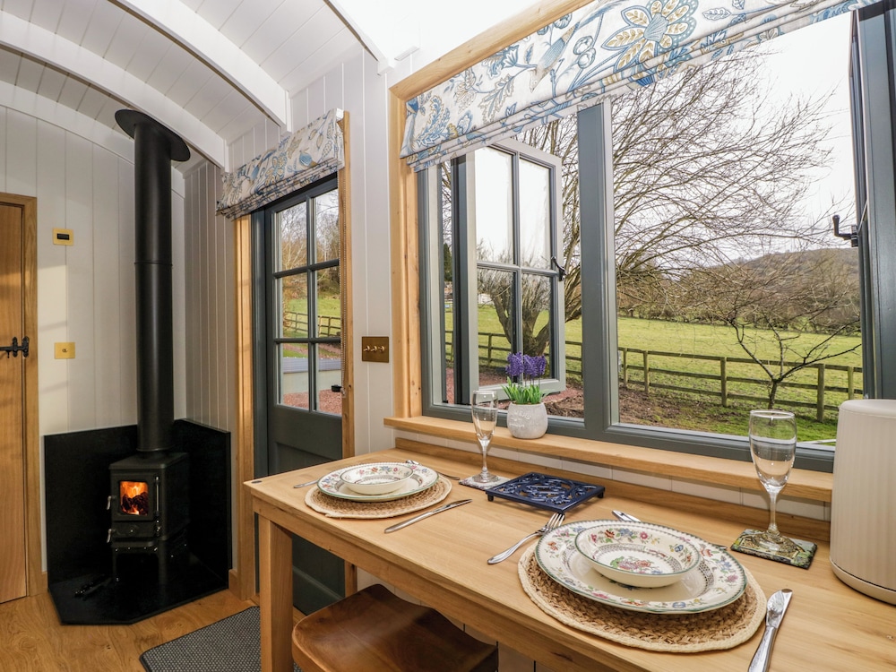 Evendine Hut @ Evendine Cottage