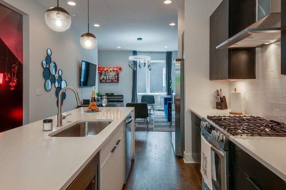 King Queen 2 Homes - 24 Beds City Views