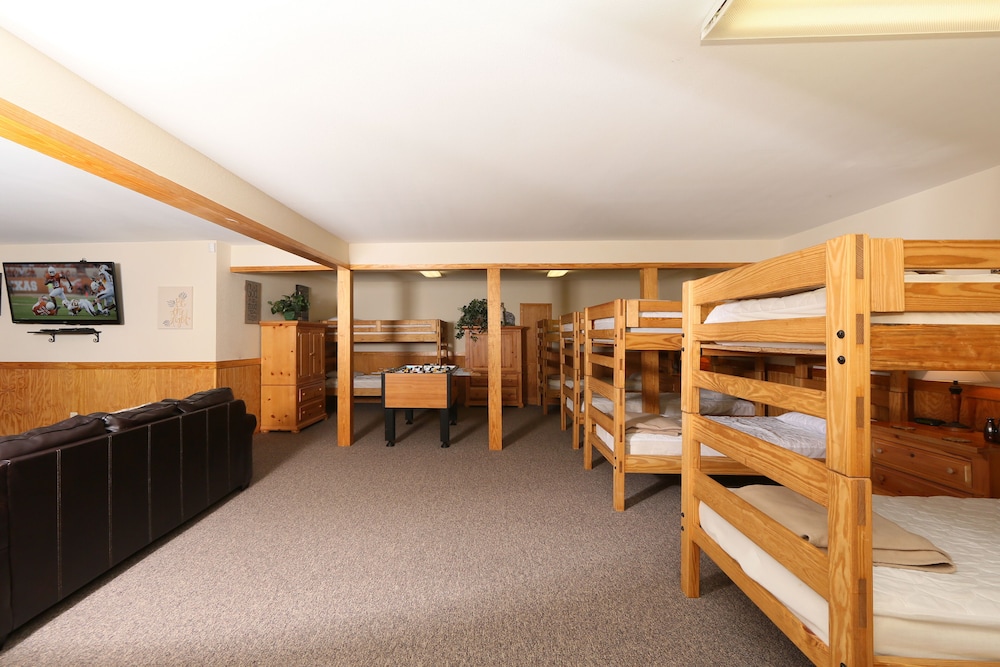 Holly Grove 1 - Three Bedroom Chalet view 3