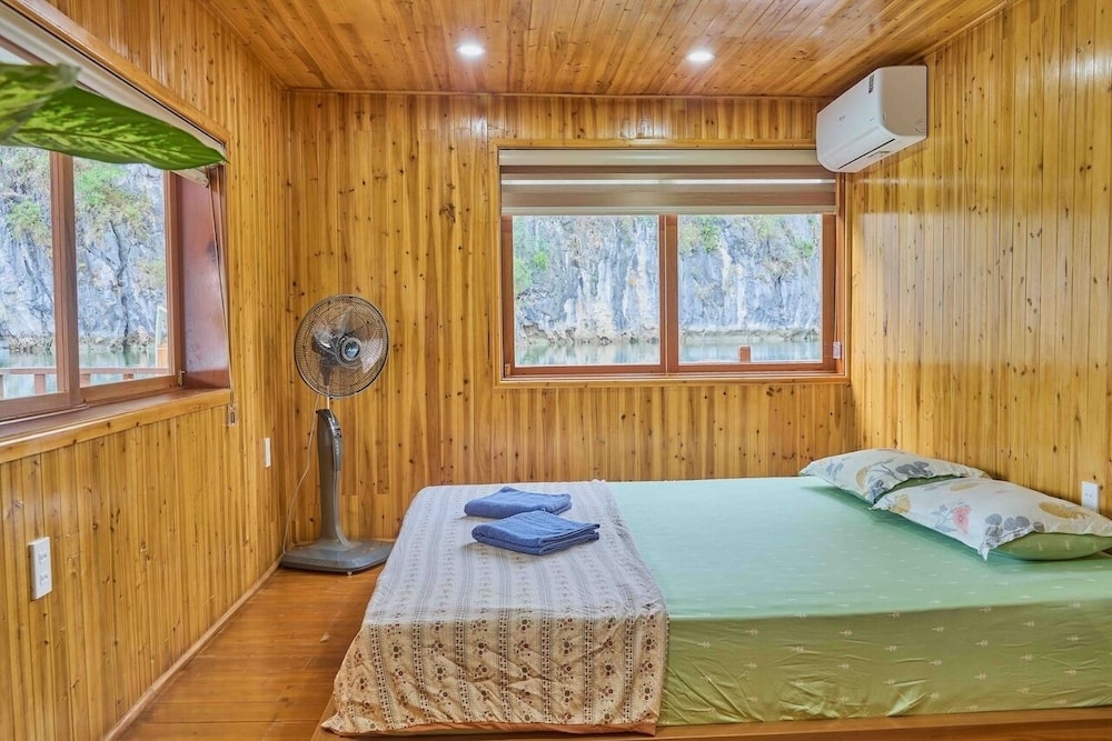 Lan Ha Floating Homestay