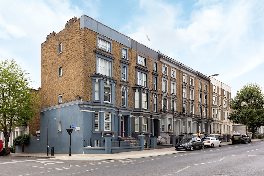 Radiant 2 Bed Flat near Portobello