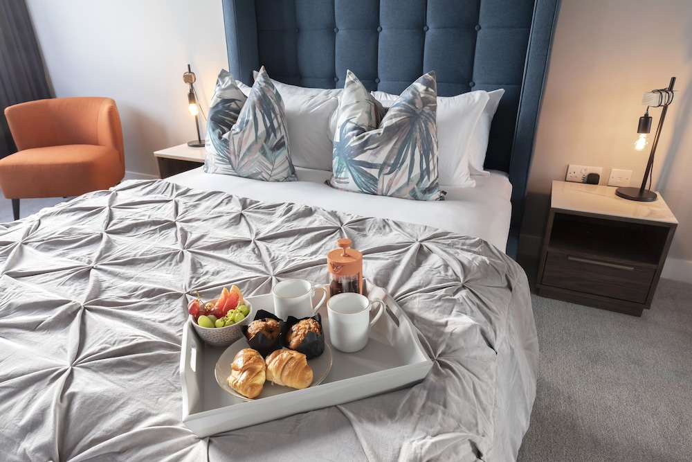 Elliot Oliver - Stunning 3 Bedroom Penthouse With Large Terrace And Parking view 5