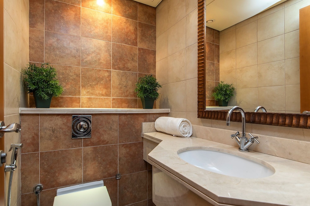 Excellent 2 bedroom at Al Fattan