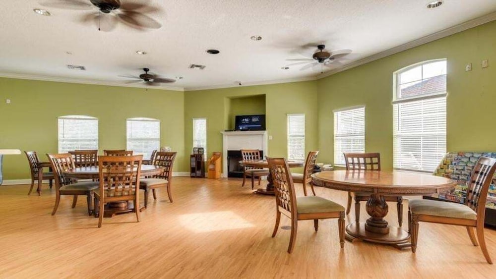 Emerald Magic - 5 Br W/ Private Pool -near Disney 5 Bedroom Villa