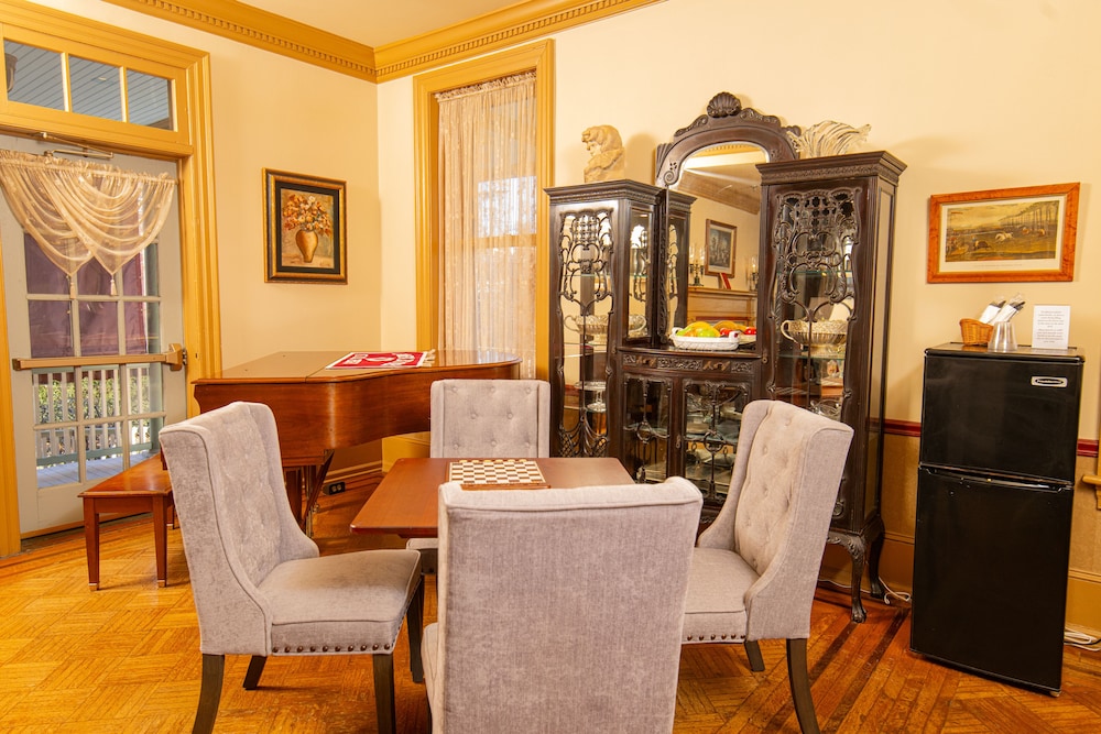 The Lafayette Inn
