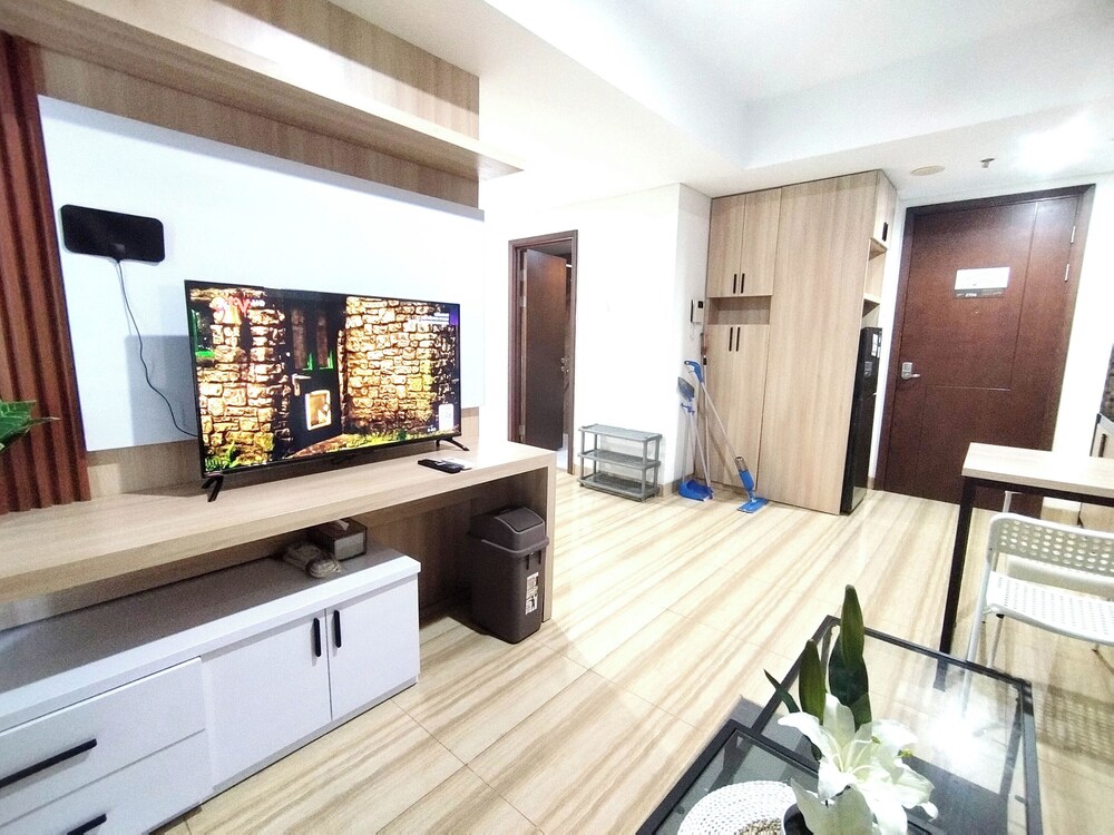 Stunning and Elegant 2BR at Grand Sungkono Lagoon Apartment