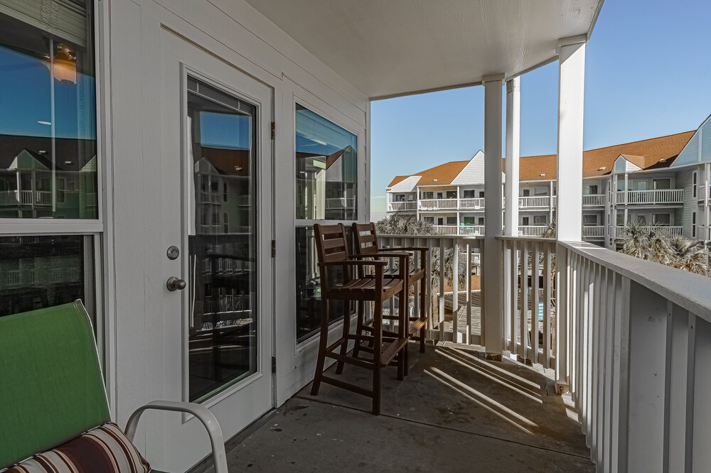 Seascape 1215 Studio Bedroom Condo by RedAwning