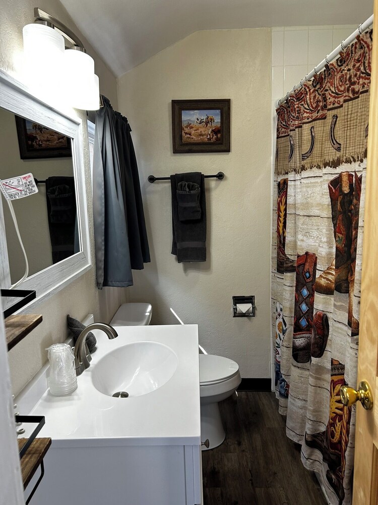 Lamplighter Cabins & Suites
