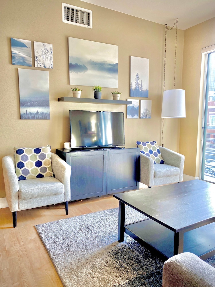 Allura Gaslamp Pool Spa Gym Extra Office Nook