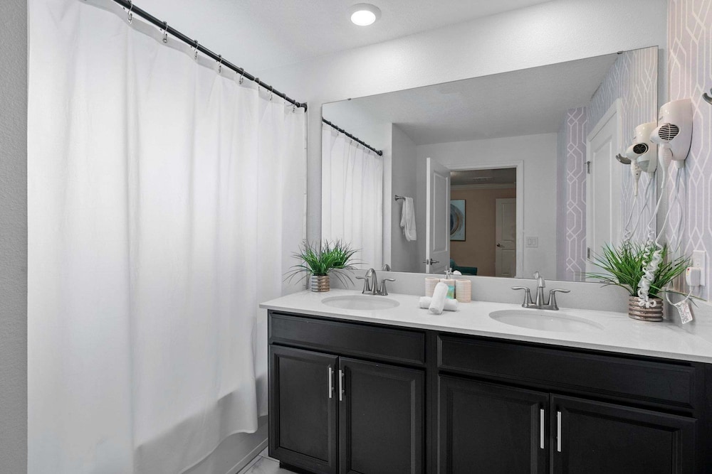 Relaxing Getaway Near Disney With Pool Themed Rooms