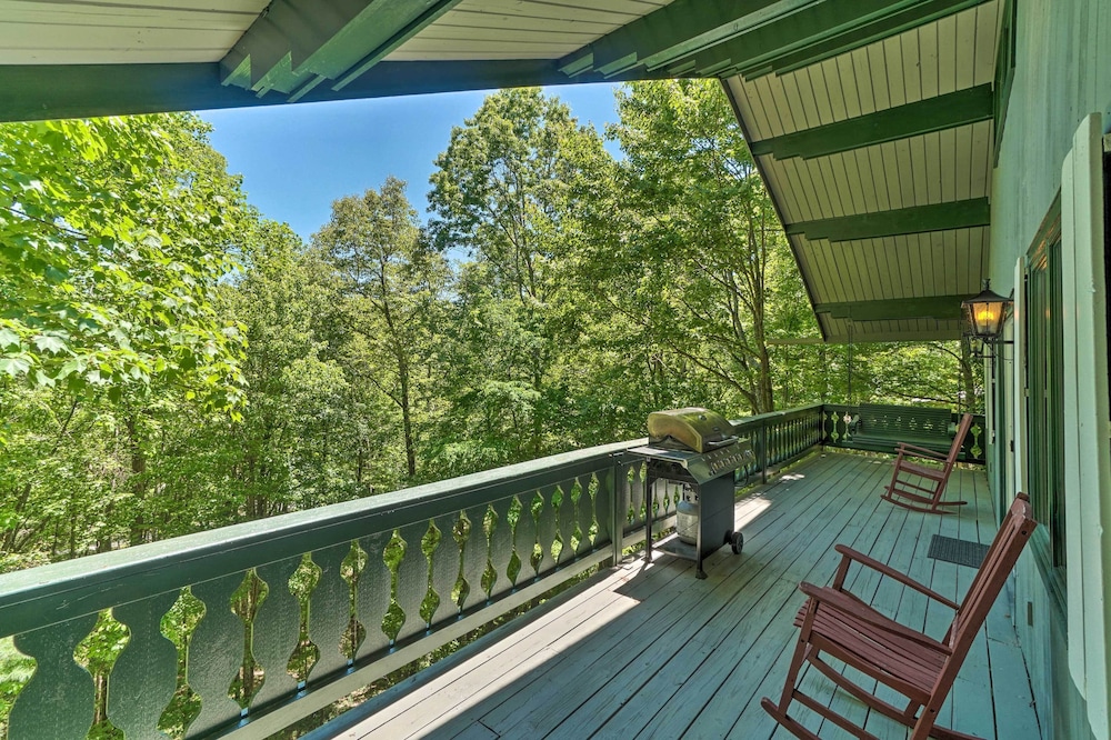 Serene Sky Valley Family Chalet w/ Fireplace view 3