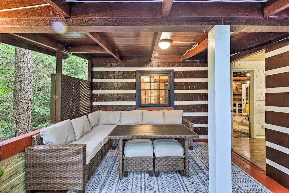 Charming Blue Ridge Mountain Cabin w/ Hot Tub view 4