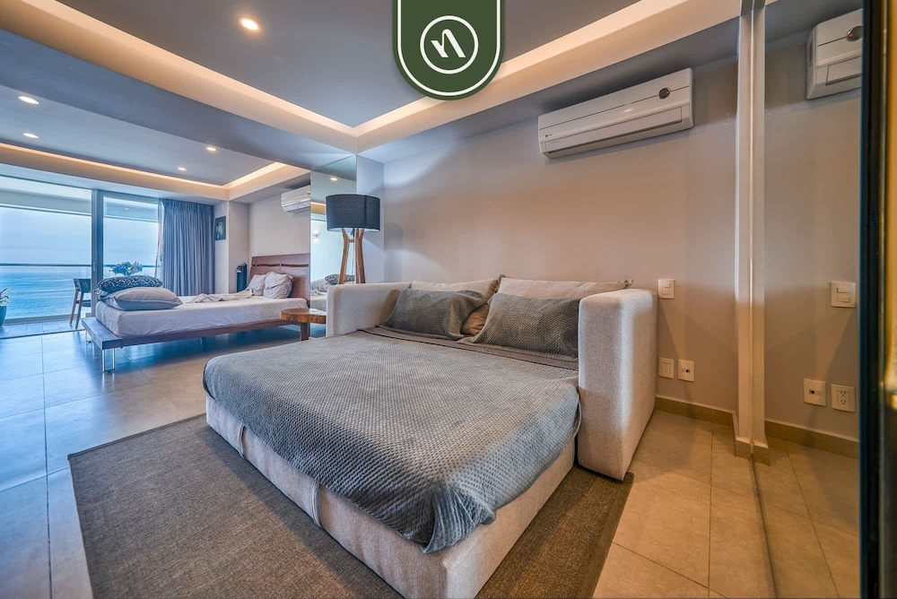 Oceanview Studio - Beach - King Bed - Pool