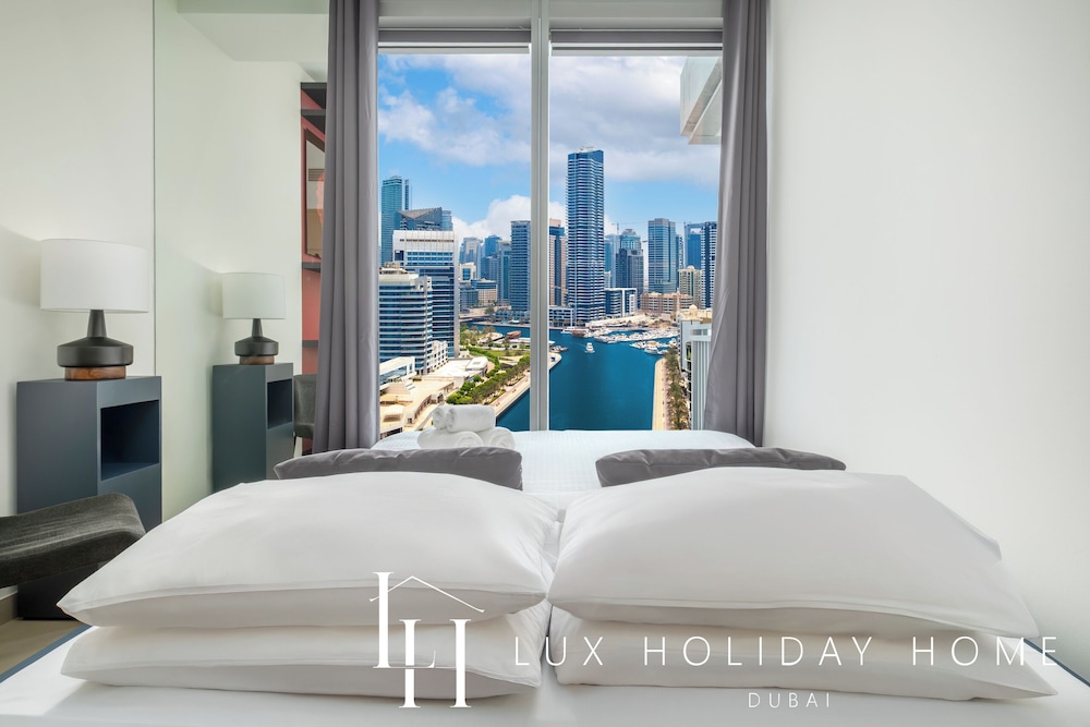 LUX 52 42 Deluxe Marina View Suite 3