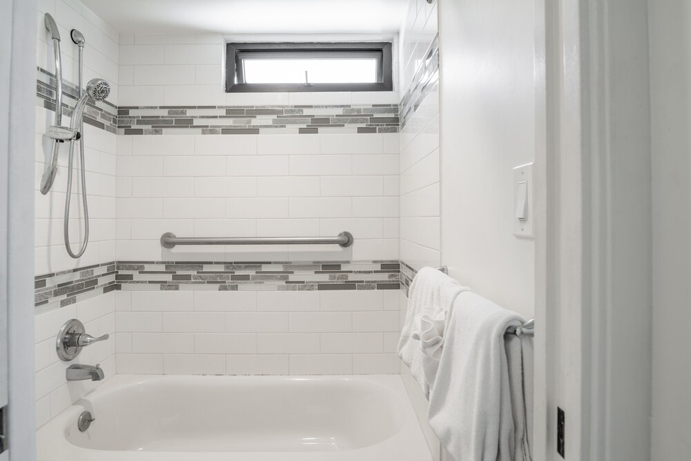 Waikiki Banyan Condo Located One Block From Waikiki Beach! by Koko Resort Vacation Rentals