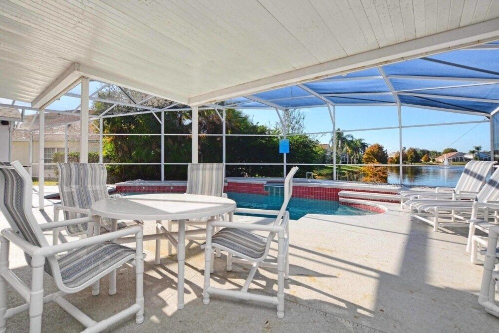 Beautiful Waterfront Home Close To Disney!large Spacious Layout, Pool & Wifi 4 Bedroom Home