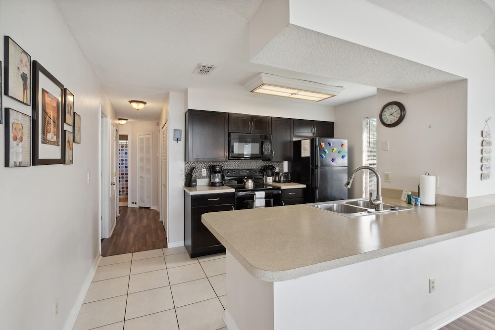 Sweetwater Club 3 Bedroom Condo 7 miles to Disney 3 Condo