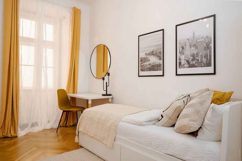 Designer Apartments - Near Danube