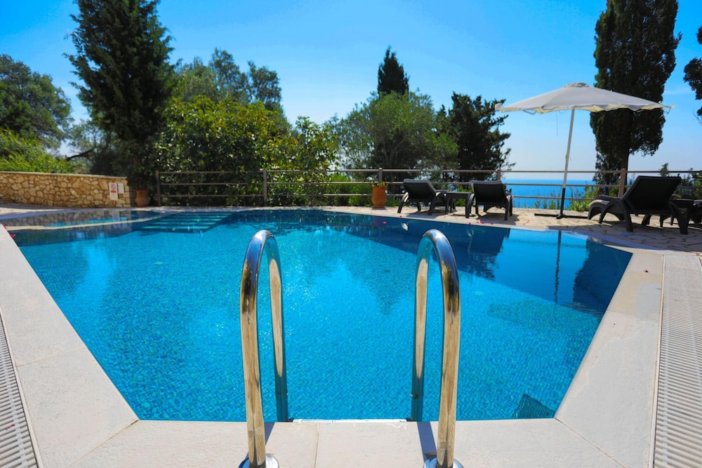 Villa Aloni in Paxi With 2 Bedrooms and 3 Bathrooms view 3