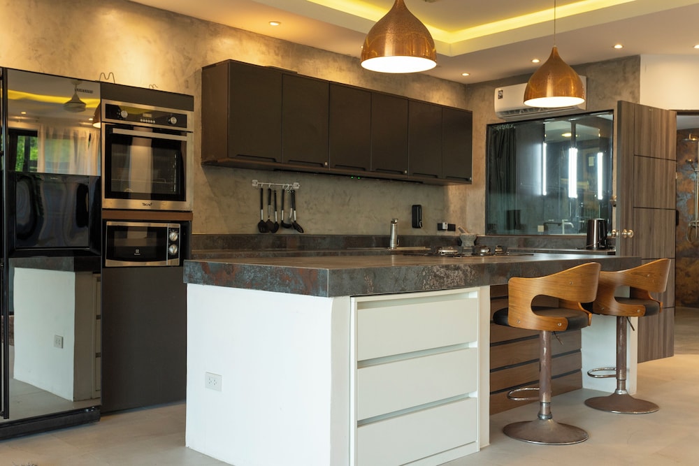 4 Private Sea-View Apartments V104