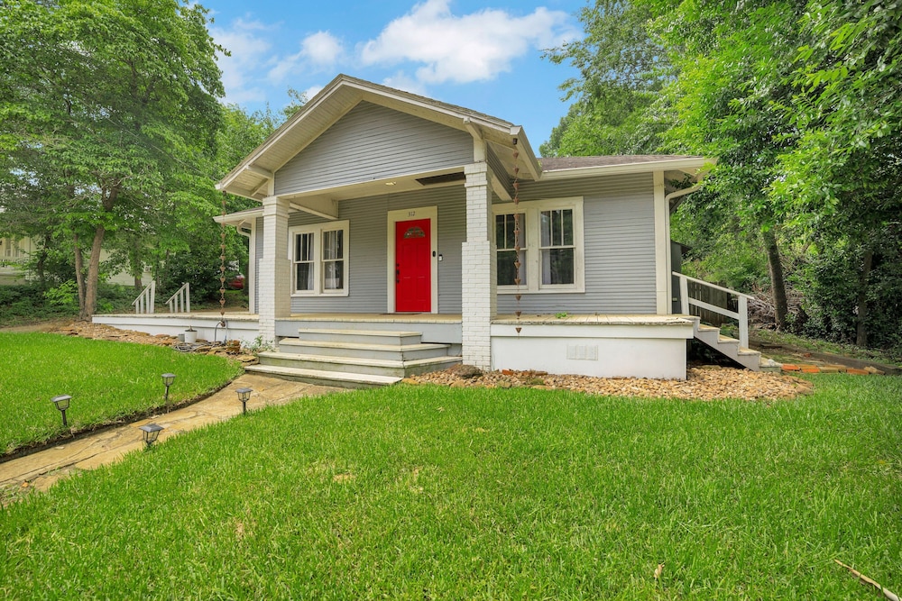 Magnolia House Walk To Festival Park 3 Bedroom Home