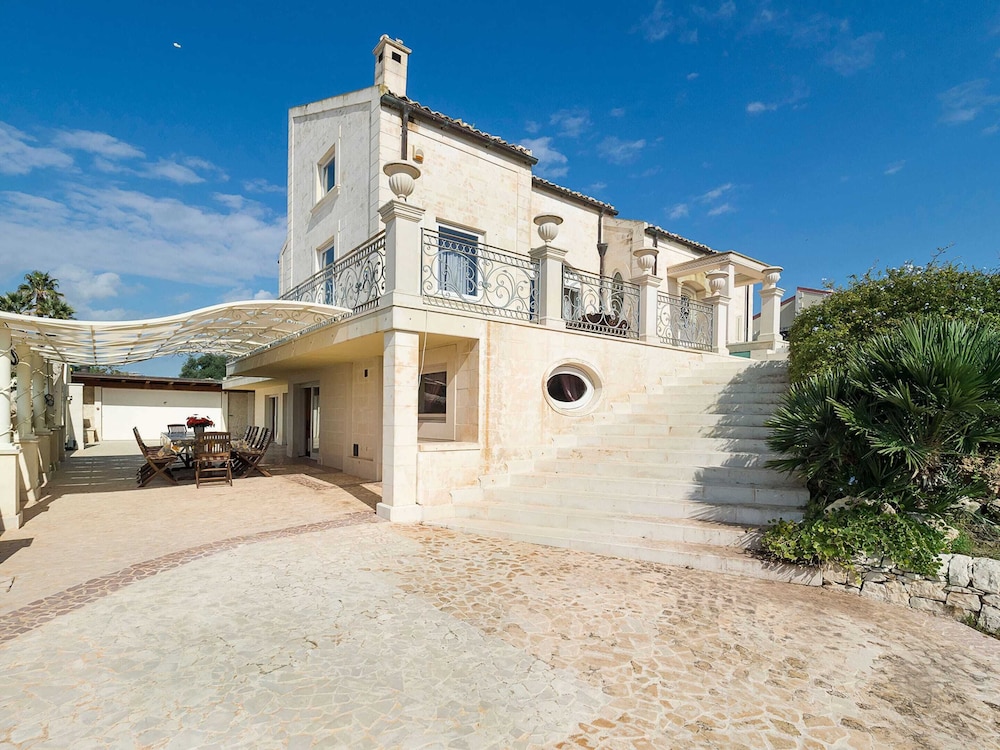 Belvilla by OYO Villa Drago photo 5