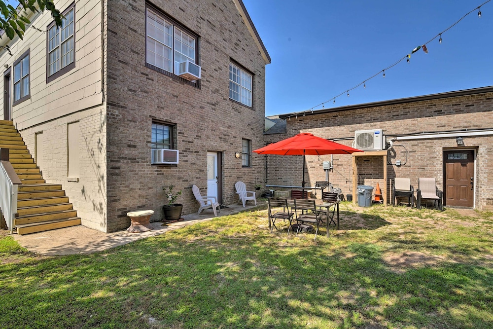 Romantic Apt: Private Patio & Shared Hot Tub! view 4