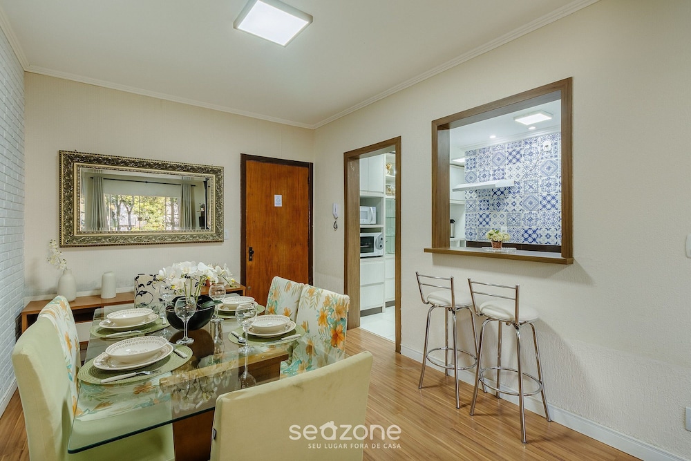 Spacious apt Winternal Fireplace in Gramado Avp105