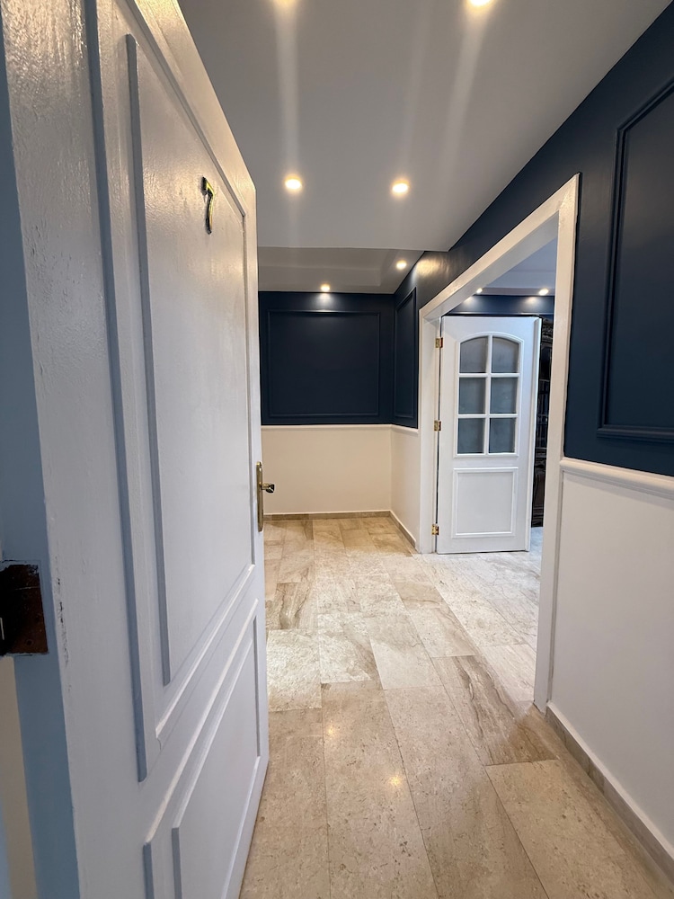 3bedroom Aprt of 200sqm Near Movenpick Hotel Amman