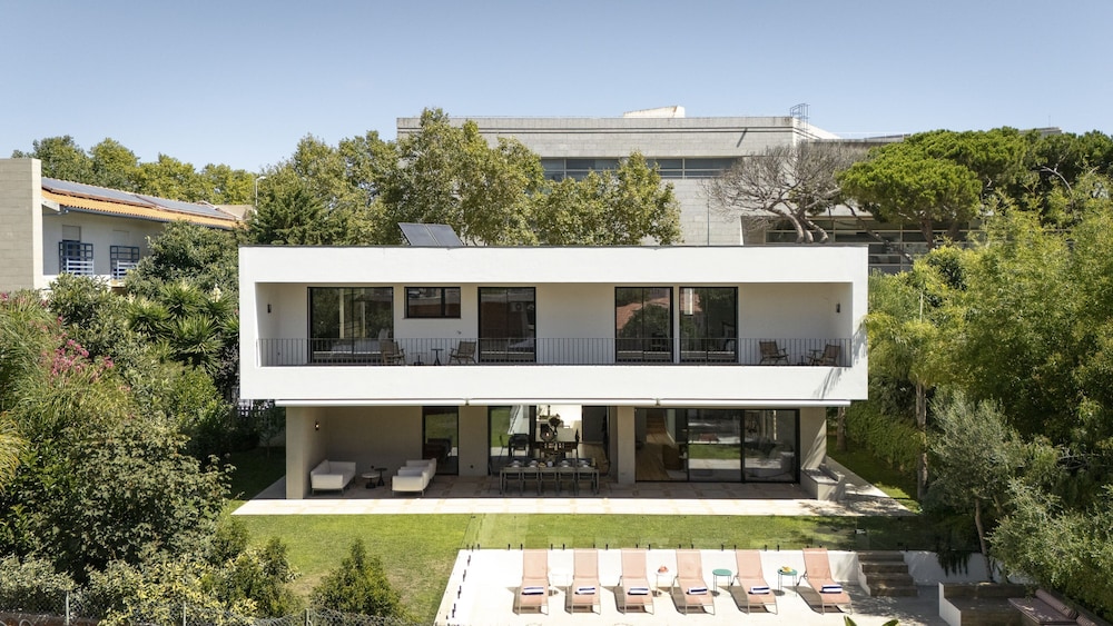 Cascais Contemporary Villa by Cadenzalux