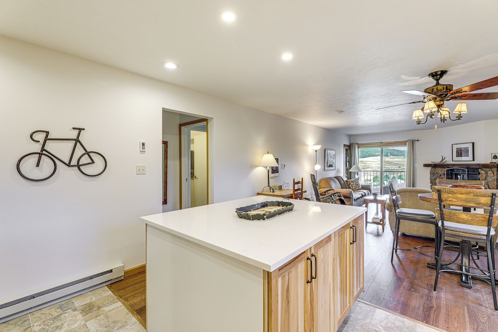 Walk to Ski Lifts: Cozy Crested Butte Condo view 5