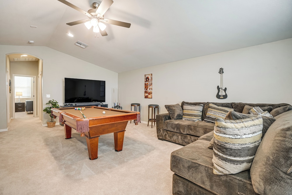 Covered Patio & Community Pool: Home in Surprise