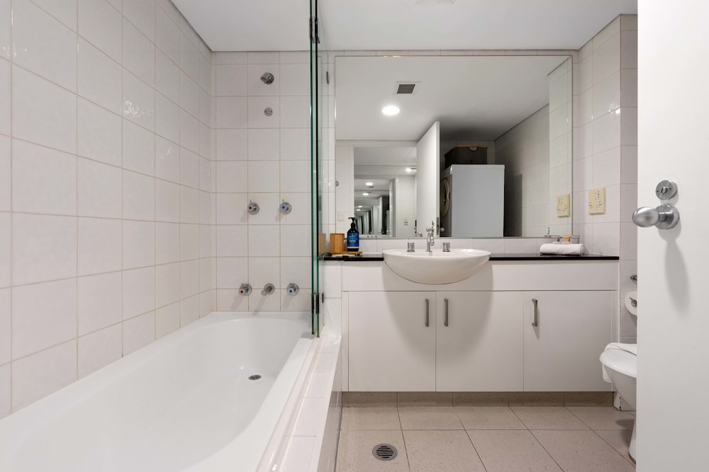 Marvelous Manly With 1 Bathrooms - Image 5