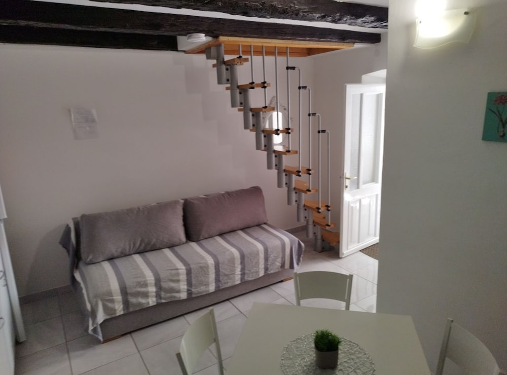 Apartment Leo Povile