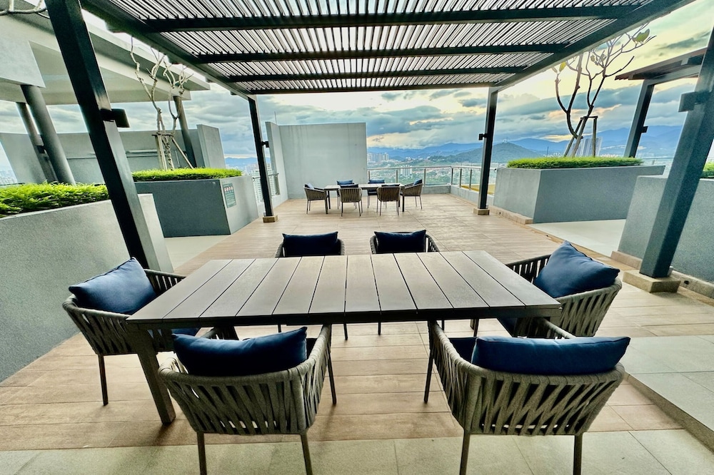 Neu Suites Horizon View Apartments