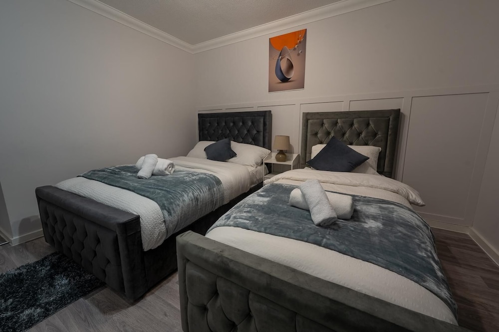 Charming 2 Bedroom Luxurious Home in Thamesmead South East London