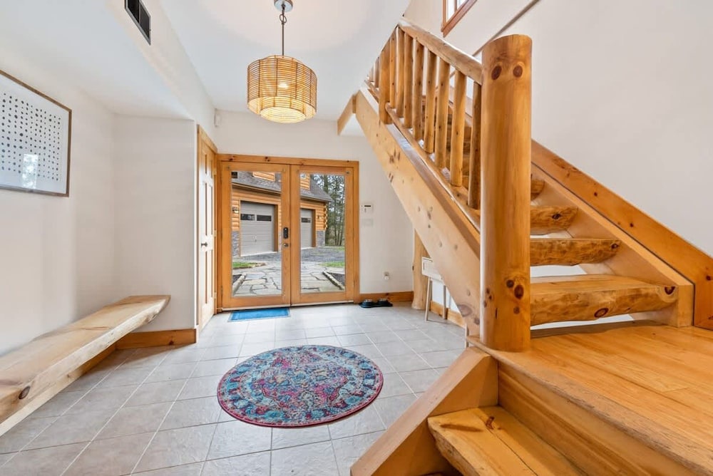 Luxury Private Estate w Pool Near Rhinebeck