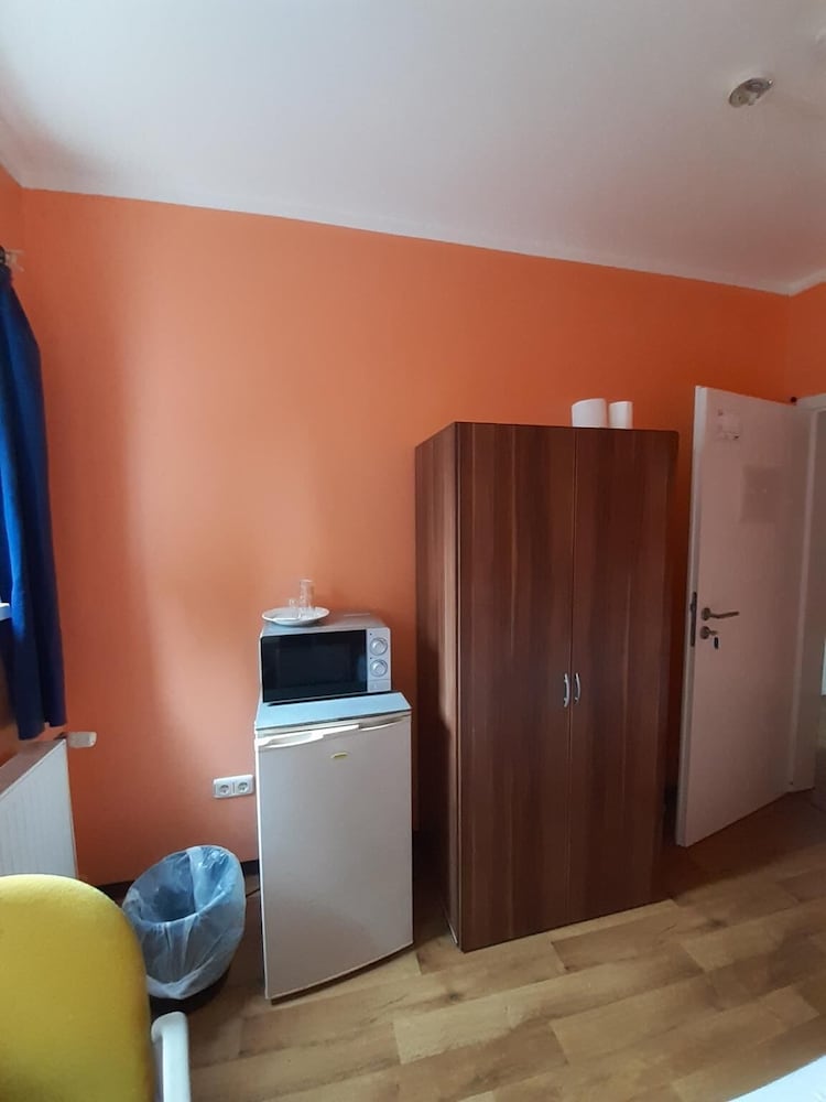 2-Rent Group Hostel Rooms&Apartments TUB19A
