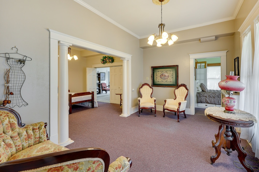 Paris Vacations - Paris Vacation Rental  15 Mi to Mount Magazine! - Property Image 21